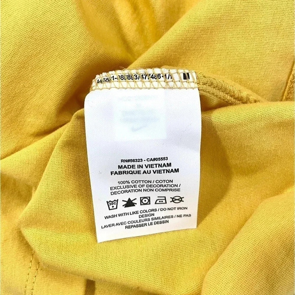 NWOT Nike Embroidered Double Swoosh Pocket Tee - Picture 3 of 4